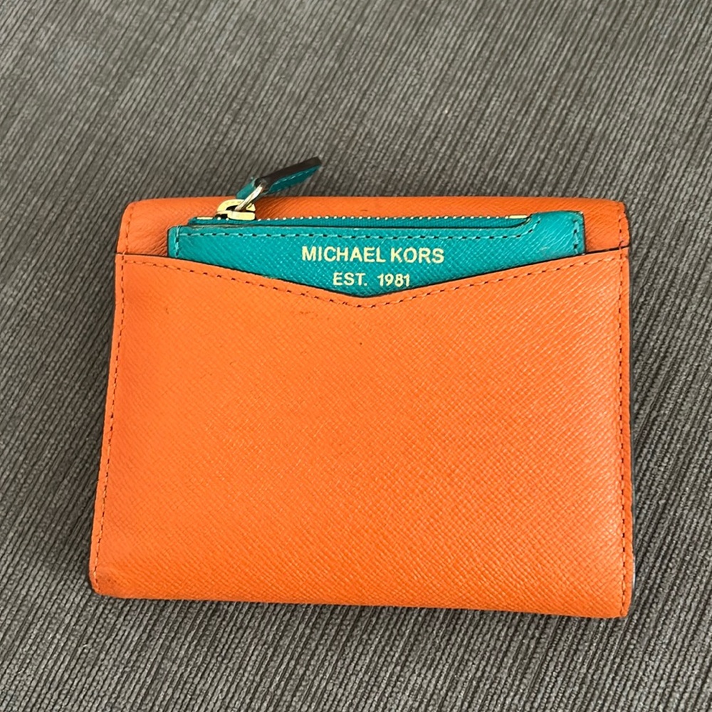 MICHAEL KORS Small Trifold Wallet and Coin pouch - Picture 4 of 16